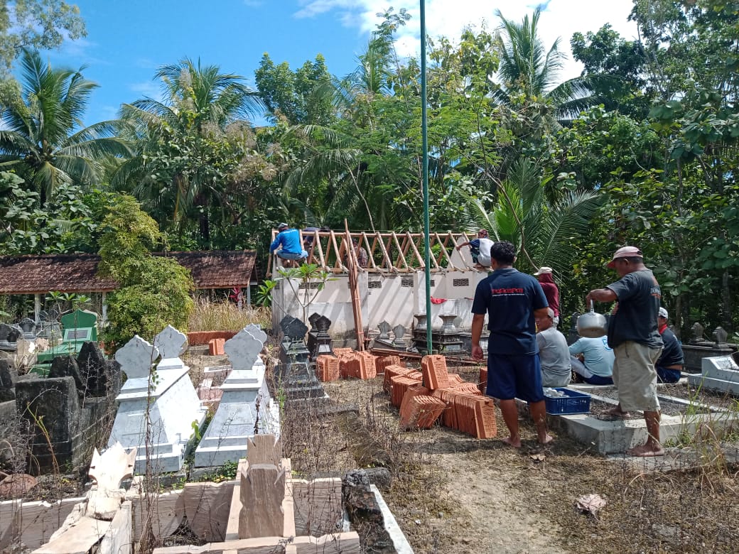 Kerja Bakti di Makam Sindu